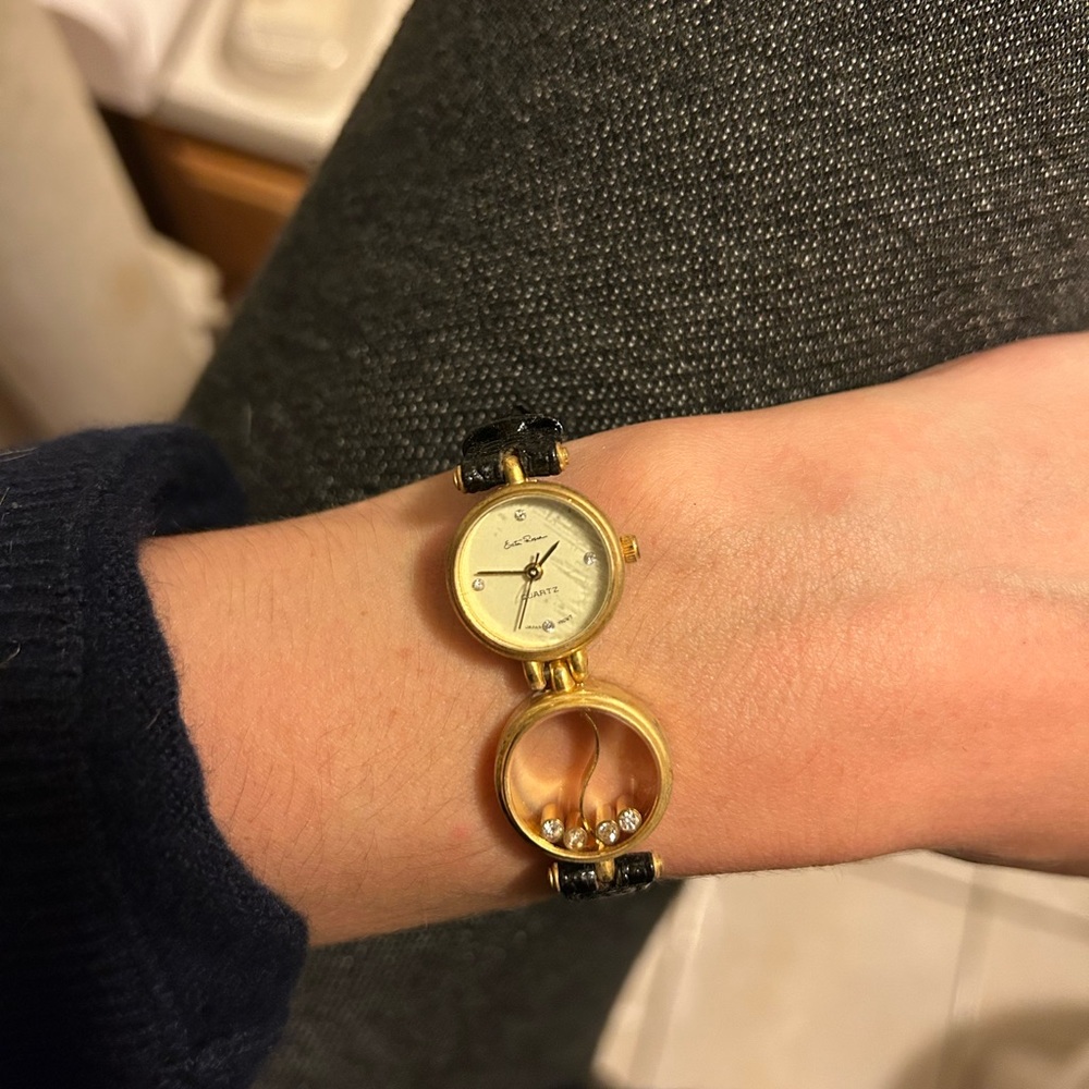 Tiny face ornamental Quartz watch